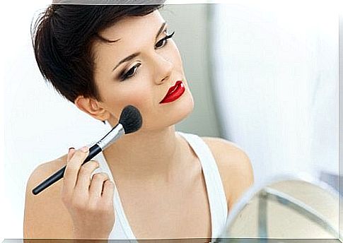 Woman putting on makeup