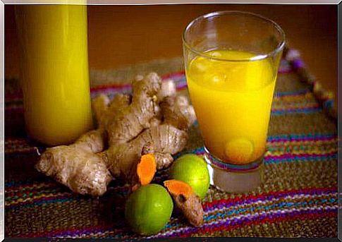 prepare turmeric juice