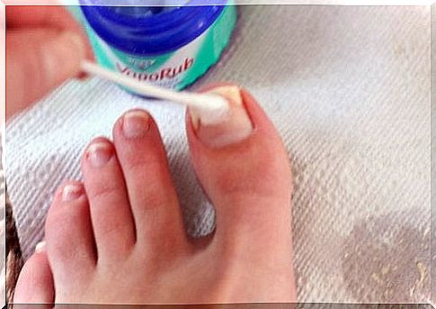 Vaporub on toenails