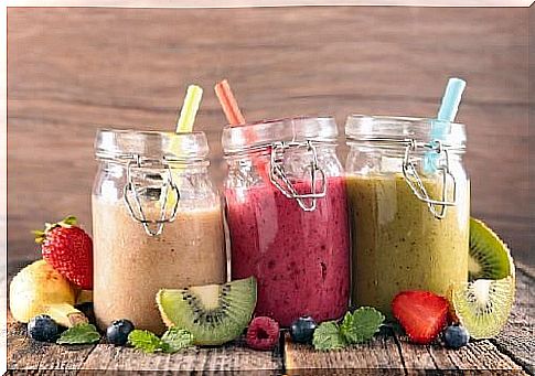 smoothies in a jar