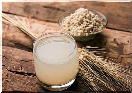 Barley grains and barley water.