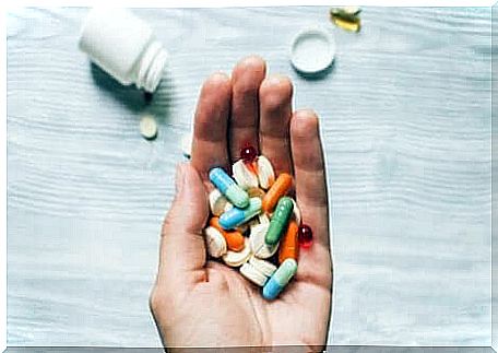 Hand with pills.