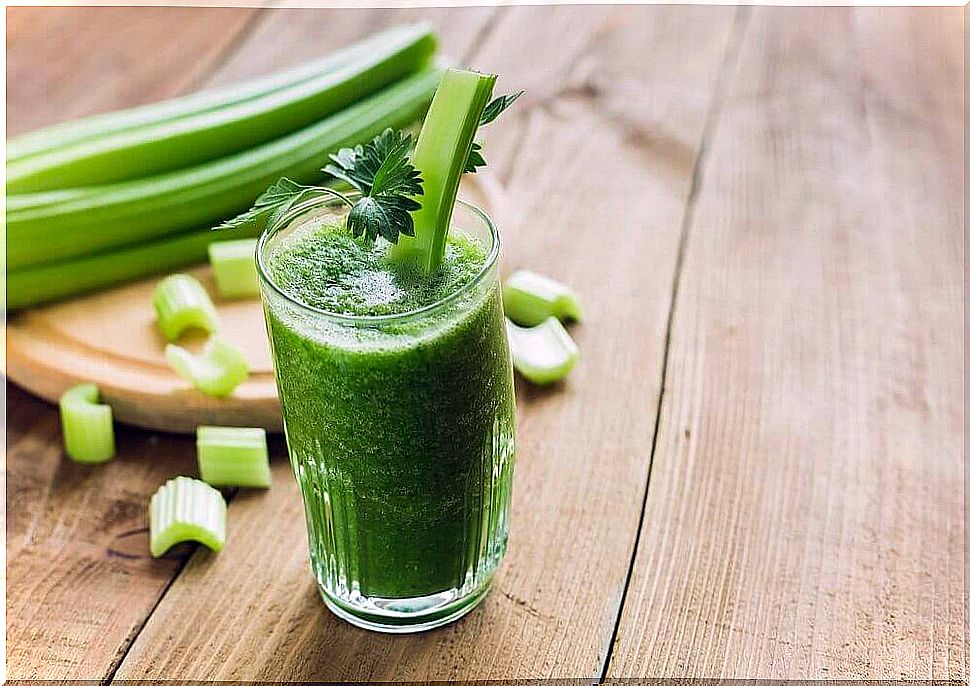 Celery smoothie to combat constipation