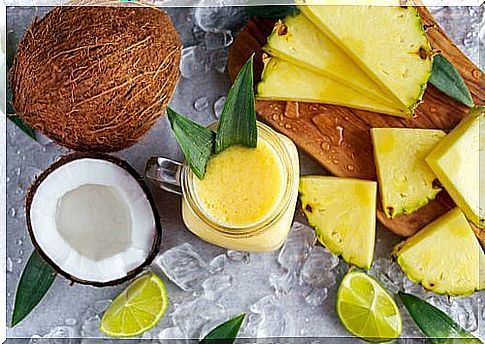 Eliminate liquids: coconut, pineapple and ginger drink