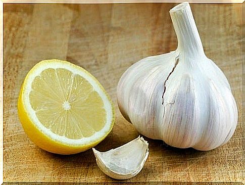 Garlic and lemon to clean the arteries and reduce cholesterol