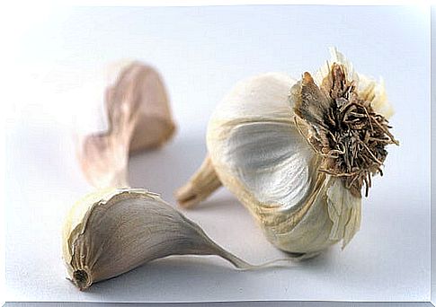 garlic and lemon are an excellent treatment for cleaning the arteries