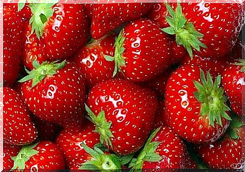 Getting rid of fatty liver with strawberries