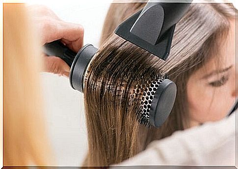 Dry the hair with a brush and hairdryer.