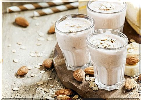 glasses with oat and almond yogurt