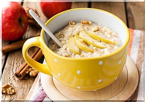 take oats with nuts and apple