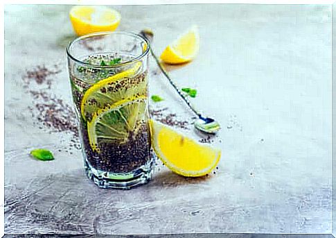 Lemon juice and chia seeds against cholesterol