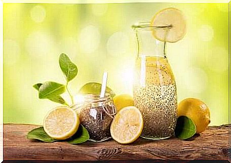 Carafe of lemon juice and chia seeds against cholesterol.