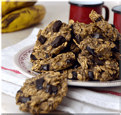 Banana and chocolate oat cookies