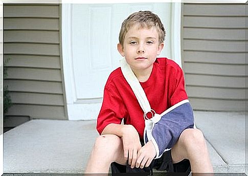 Child with broken arm