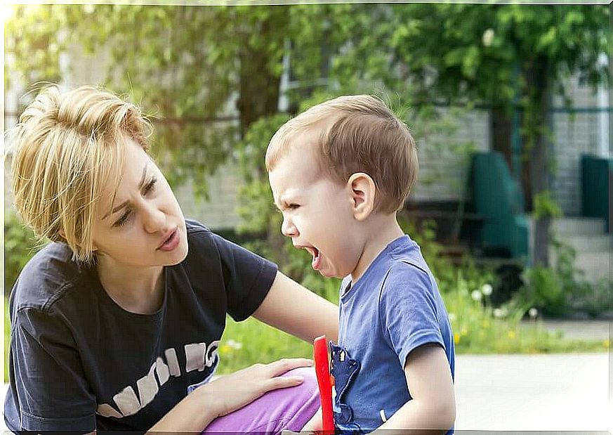 Mother calms the angry child