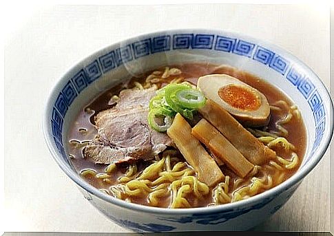 Ramen with chicken, how to make it at home