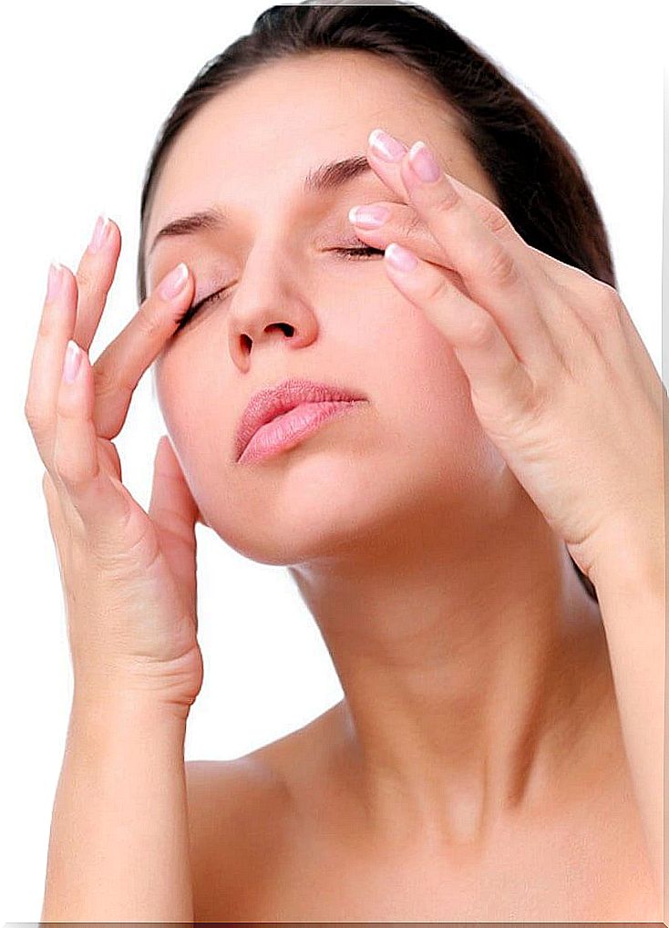 eye massage against wrinkles