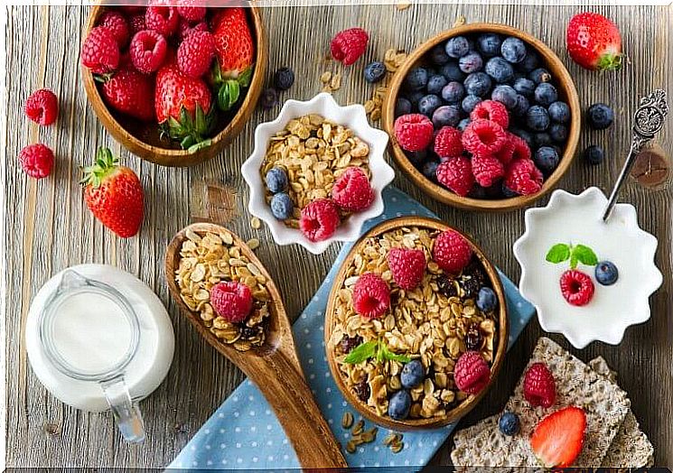 Red fruits and cereals to relieve muscle pain