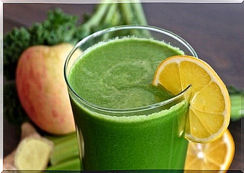 Spinach apple and lemon smoothie