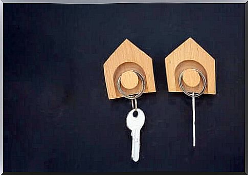 Wall key holder