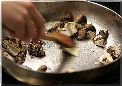 non-stick pans with toxic materials